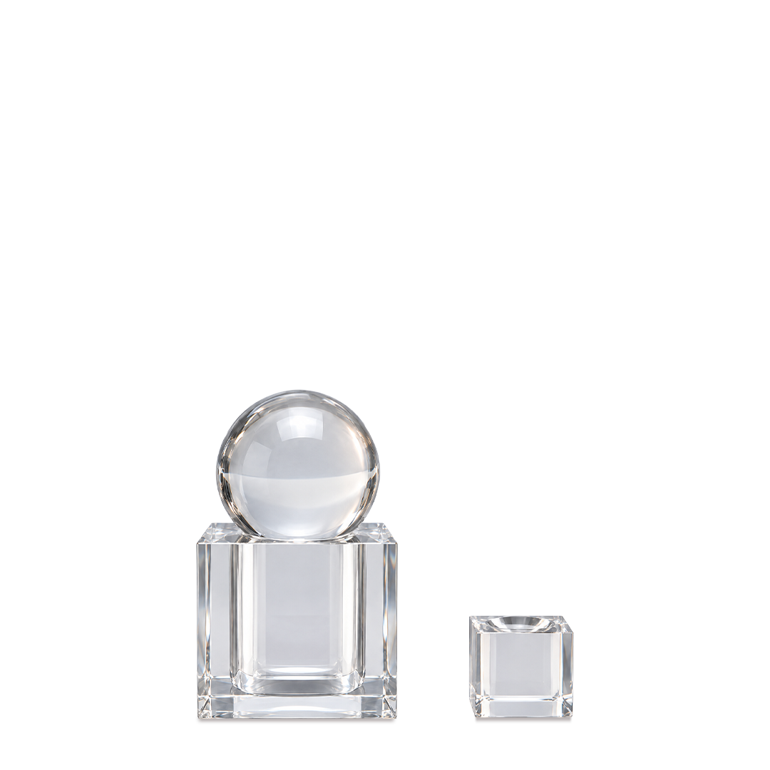 Zenology Crystal Candle Holder utan ljus, med klotformat kristallock och ett litet kubstöd bredvid.